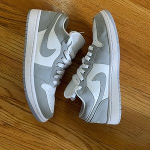 Jordan 1 Low Women’s White Wolf Grey